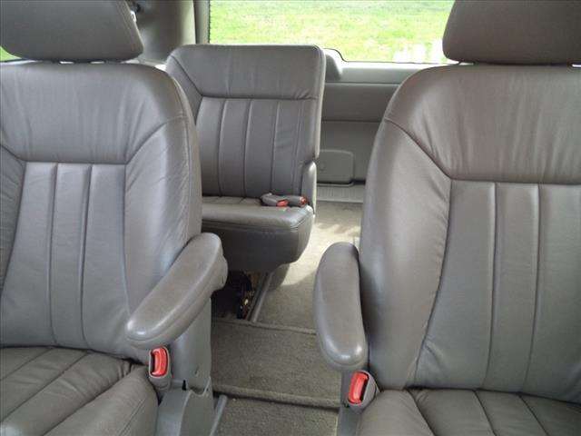 Chrysler Town and Country 2001 photo 8